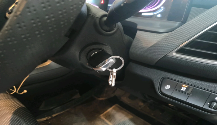 2024 KIA SELTOS  HTE 1.5 PETROL MT, Petrol, Manual, 28,841 km, interior