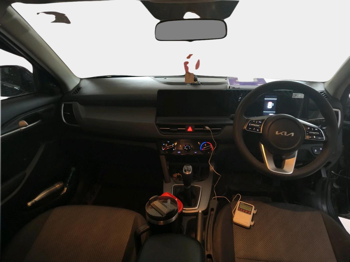 2024 KIA SELTOS  HTE 1.5 PETROL MT, Petrol, Manual, 28,841 km, interior