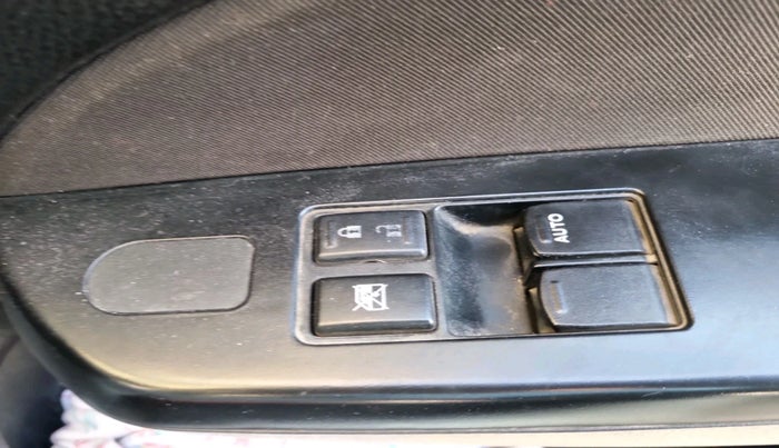 2016 Maruti Swift LXI, Petrol, Manual, 80,684 km, interior