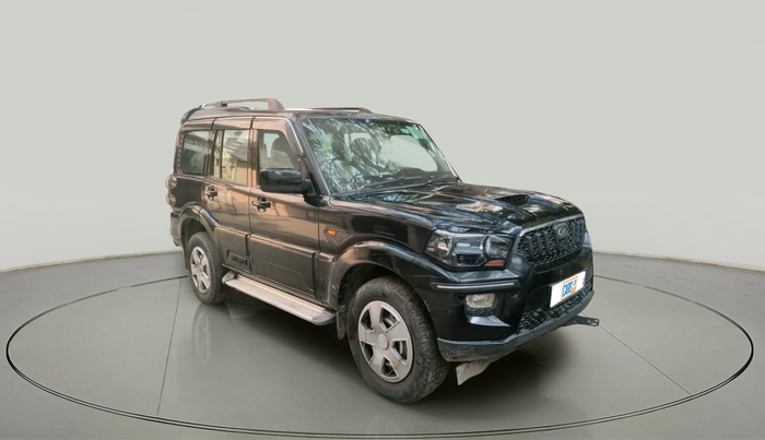2017 Mahindra Scorpio S4 PLUS 1.99 INTELLI-HYBRID, Diesel, Manual, 66,890 km, exterior