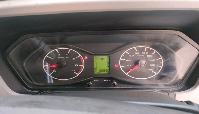 2017 Mahindra Scorpio S4 PLUS 1.99 INTELLI-HYBRID, Diesel, Manual, 66,890 km, interior