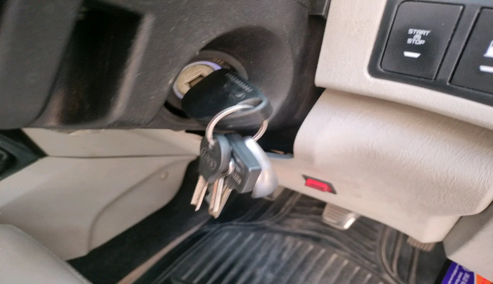 2017 Mahindra Scorpio S4 PLUS 1.99 INTELLI-HYBRID, Diesel, Manual, 66,890 km, interior