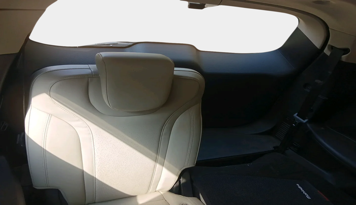 2022 Mahindra XUV700 AX 7 D MT 7 STR, Diesel, Manual, 38,169 km, interior