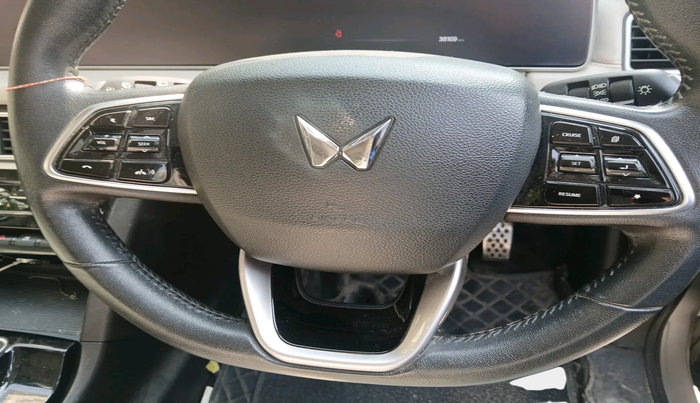 2022 Mahindra XUV700 AX 7 D MT 7 STR, Diesel, Manual, 38,169 km, interior