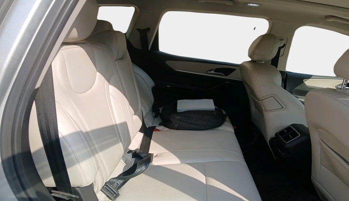 2022 Mahindra XUV700 AX 7 D MT 7 STR, Diesel, Manual, 38,169 km, interior