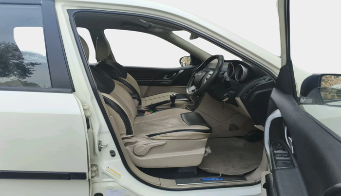 2016 Mahindra XUV500 W6 1.99, Diesel, Manual, 74,499 km, interior
