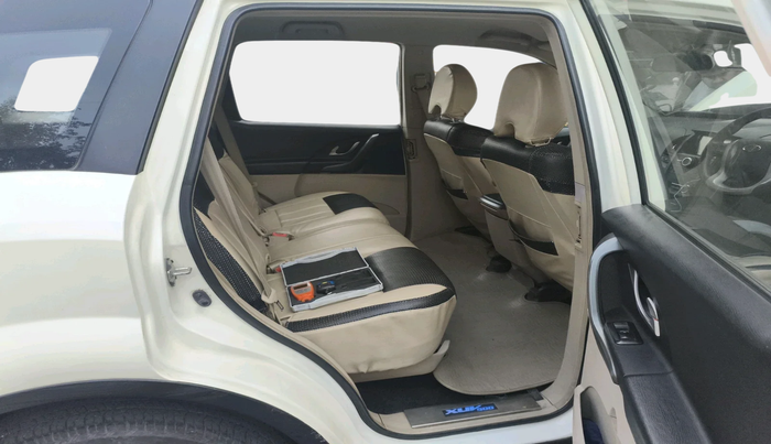 2016 Mahindra XUV500 W6 1.99, Diesel, Manual, 74,499 km, interior