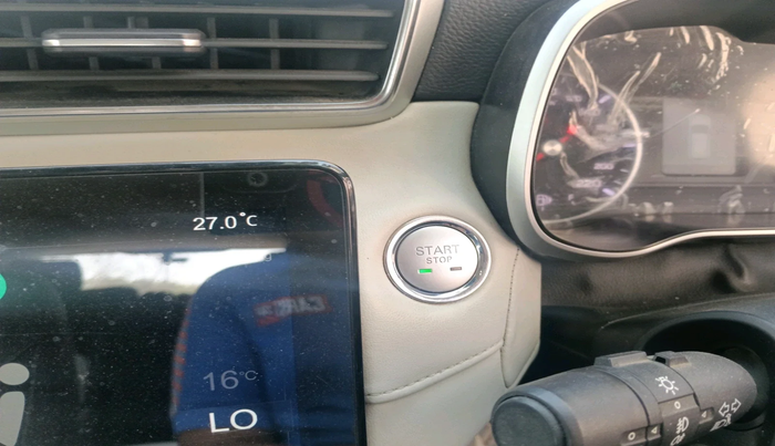 2024 MG ASTOR Shine 1.5 MT (Ivory), Petrol, Manual, 65,841 km, interior