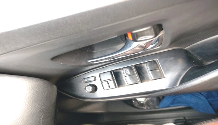 2019 Toyota Innova Crysta 2.4 G 8 STR, Diesel, Manual, 1,54,990 km, interior