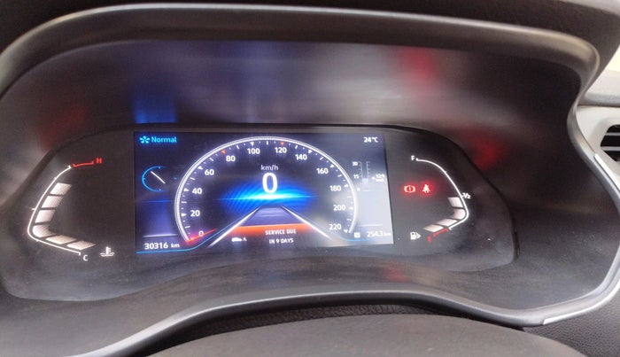 2021 Renault Kiger RXZ MT DUAL TONE, Petrol, Manual, 30,316 km, interior