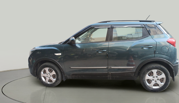 2019 Mahindra XUV300 W6 1.5 DIESEL, Diesel, Manual, 1,00,592 km, exterior