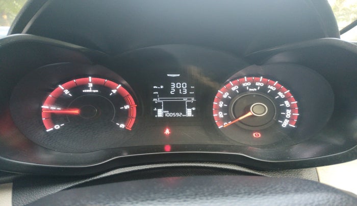 2019 Mahindra XUV300 W6 1.5 DIESEL, Diesel, Manual, 1,00,592 km, interior