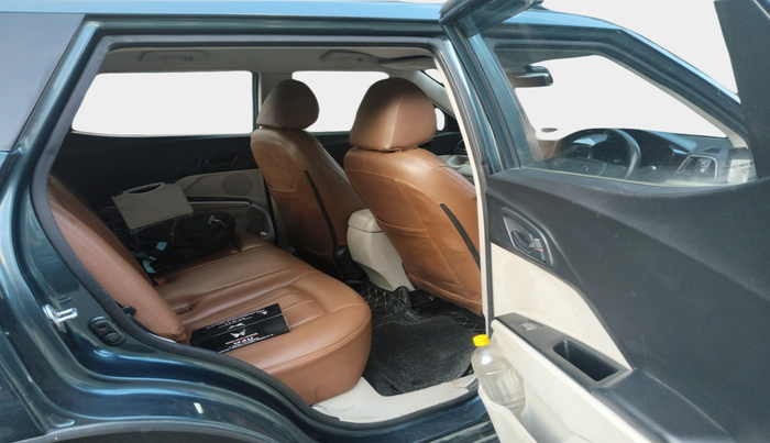 2019 Mahindra XUV300 W6 1.5 DIESEL, Diesel, Manual, 1,00,592 km, interior