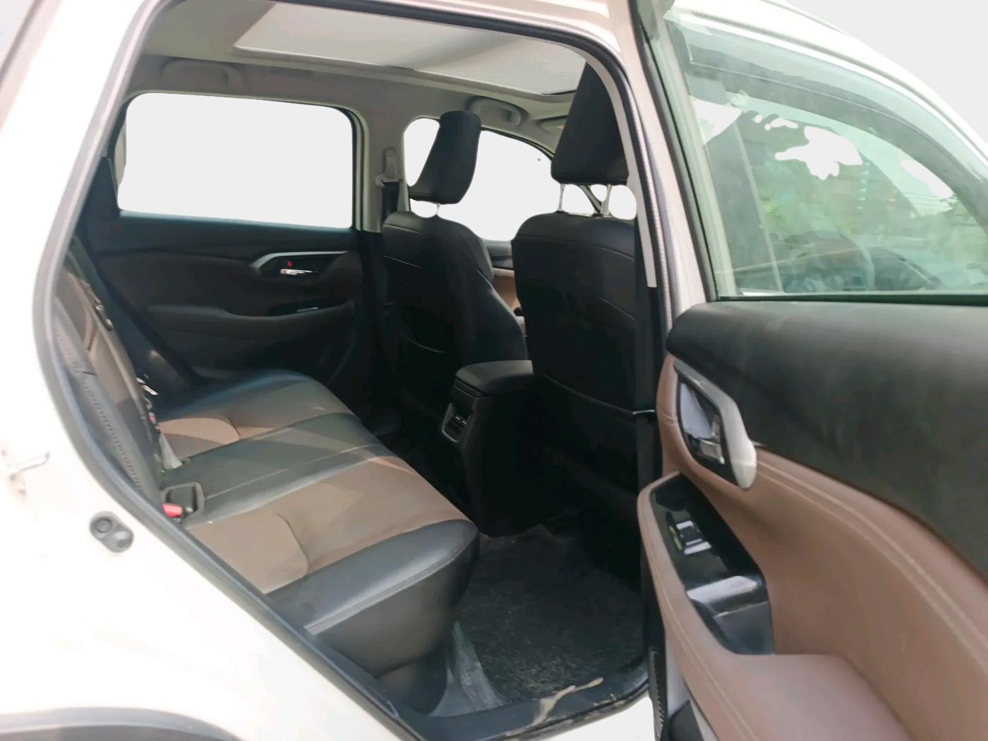 2024 Toyota URBAN CRUISER HYRYDER V HYBRID, Hybrid, Automatic, 16,000 km, interior
