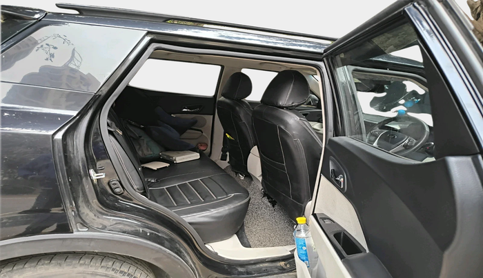 2022 Mahindra XUV300 W8 (O) 1.2 PETROL, Petrol, Manual, 67,019 km, interior