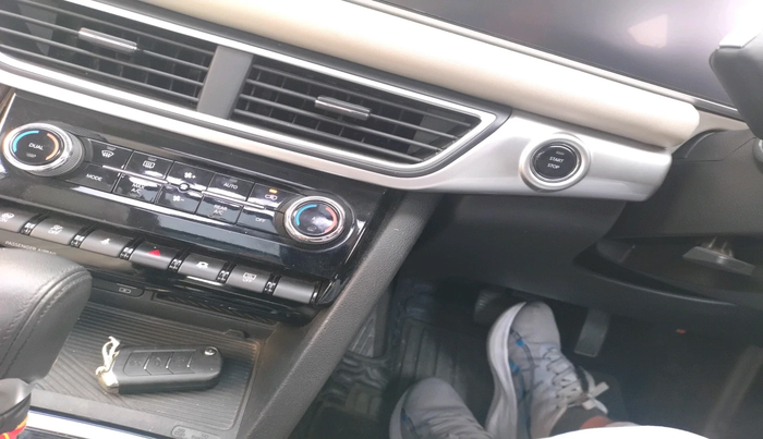 2024 Mahindra XUV700 AX 7 LUXURY P AT 7 STR, Petrol, Automatic, 28,392 km, interior