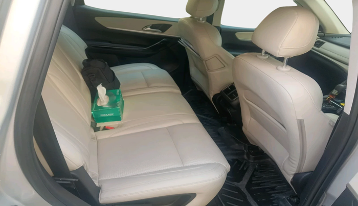 2024 Mahindra XUV700 AX 7 LUXURY D AT 7 STR, Diesel, Automatic, 52,173 km, interior