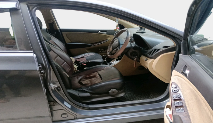 2013 Hyundai Verna FLUIDIC 1.6 VTVT SX, Petrol, Manual, 1,00,000 km, interior