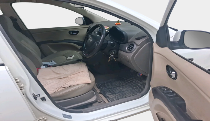 2010 Hyundai i10 MAGNA 1.2, Petrol, Manual, 59,102 km, interior