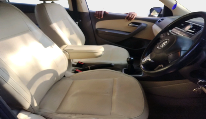 2014 Volkswagen Vento HIGHLINE 1.6 MPI, Petrol, Manual, 1,17,851 km, interior