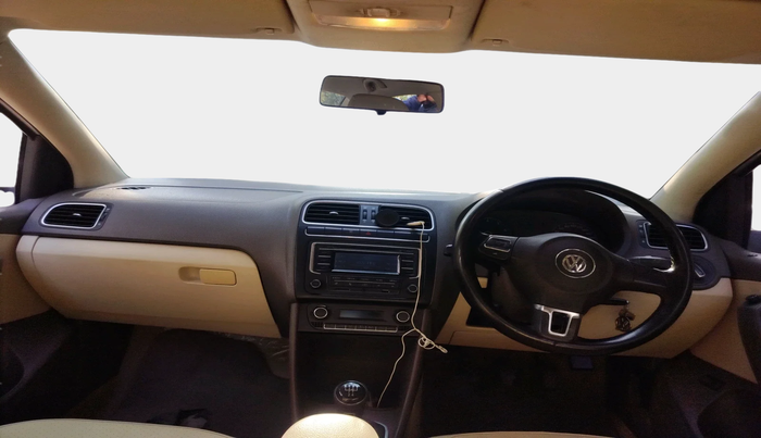 2014 Volkswagen Vento HIGHLINE 1.6 MPI, Petrol, Manual, 1,17,851 km, interior