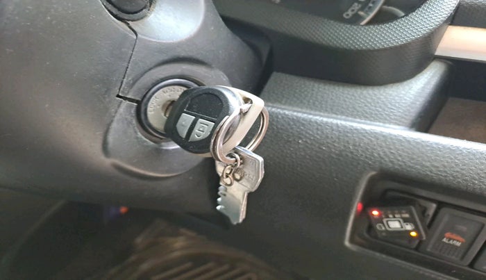 2014 Maruti Swift VXI, Petrol, Manual, 1,21,343 km, interior