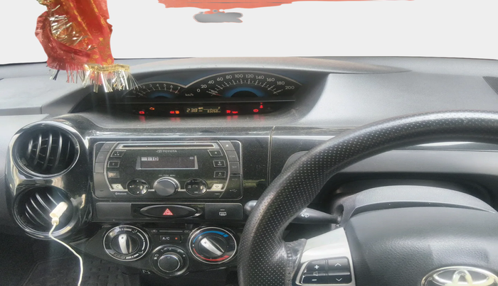 2014 Toyota Etios CROSS 1.5 V, Petrol, Manual, 1,06,445 km, interior