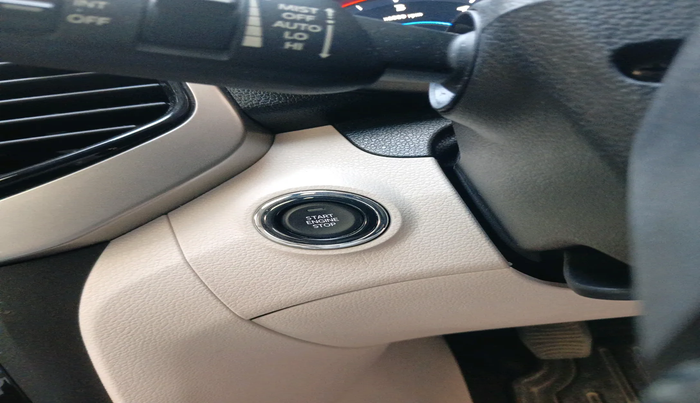 2021 Mahindra XUV300 W8 (O) 1.5 DIESEL, Diesel, Manual, 25,468 km, interior