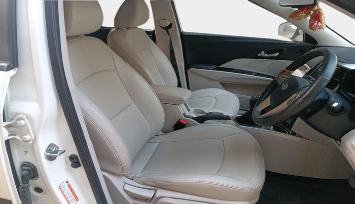 2021 Mahindra XUV300 W8 (O) 1.5 DIESEL, Diesel, Manual, 25,468 km, interior