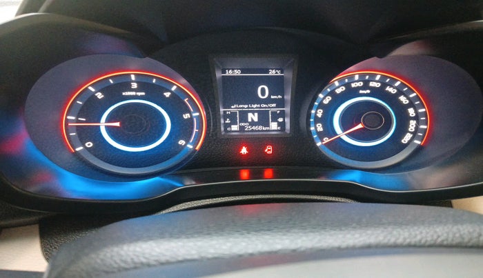 2021 Mahindra XUV300 W8 (O) 1.5 DIESEL, Diesel, Manual, 25,468 km, interior