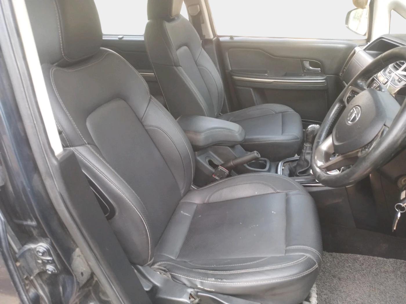 2018 Tata Hexa XT 4X2 7 STR, Diesel, Manual, 2,85,174 km, interior