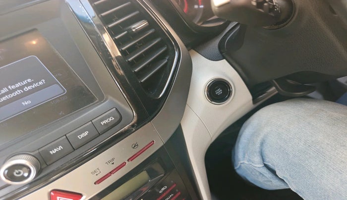 2022 Mahindra XUV300 W8 (O) 1.2 PETROL, Petrol, Manual, 23,983 km, interior