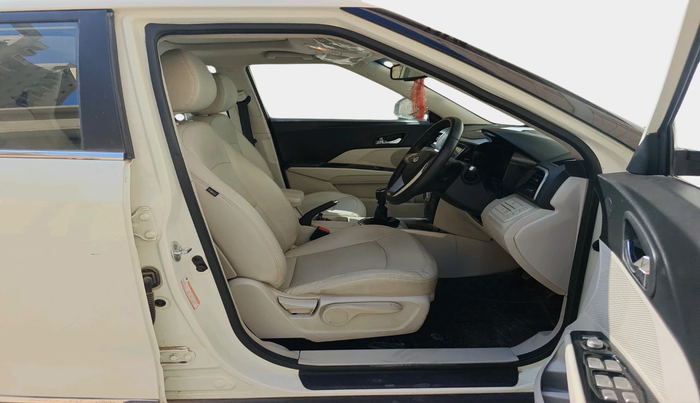 2022 Mahindra XUV300 W8 (O) 1.2 PETROL, Petrol, Manual, 23,983 km, interior