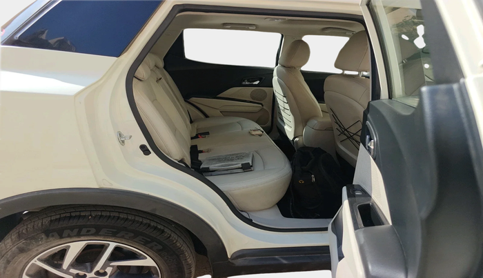 2022 Mahindra XUV300 W8 (O) 1.2 PETROL, Petrol, Manual, 23,983 km, interior