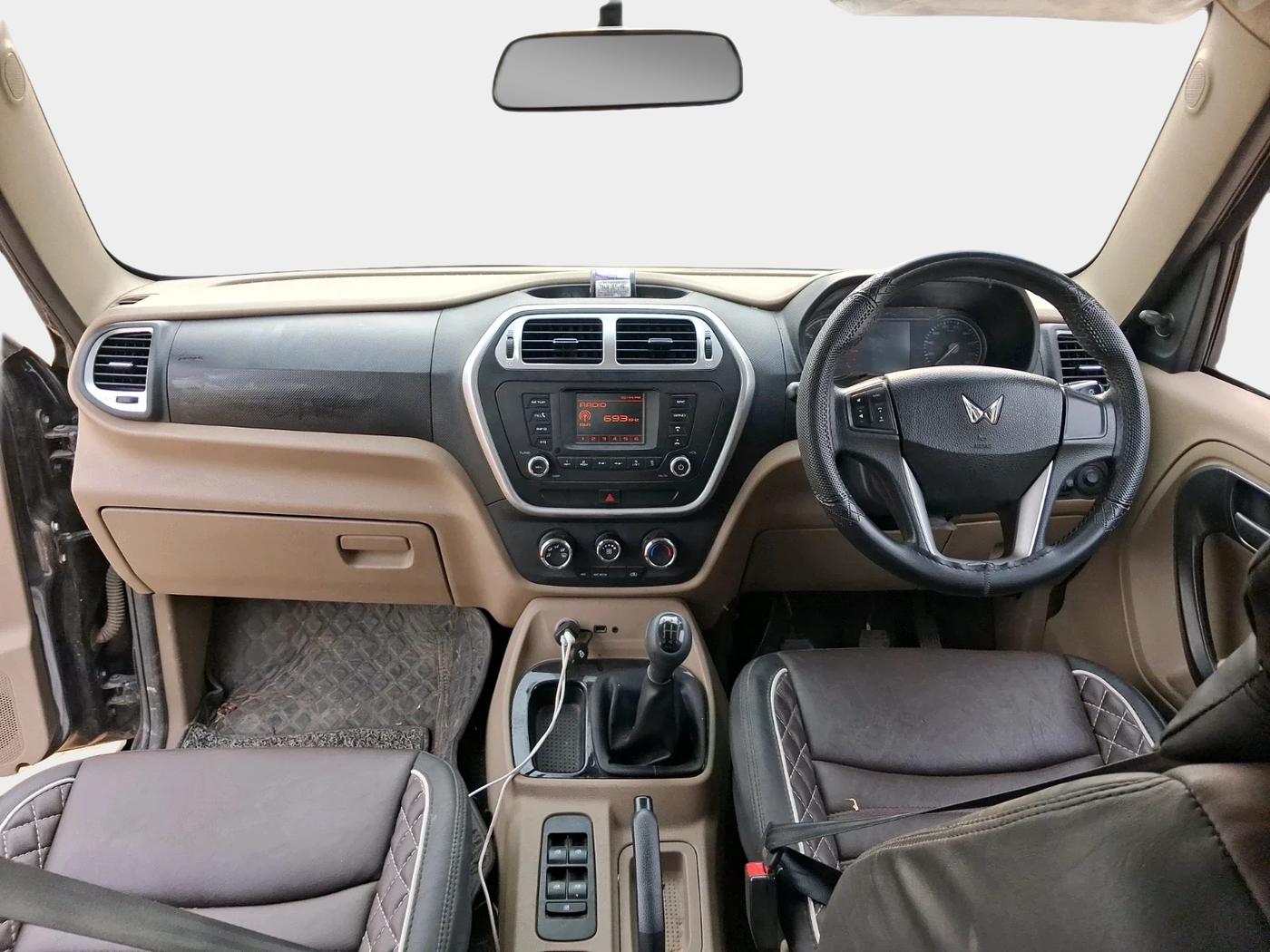 2023 Mahindra BOLERO NEO N 8, Diesel, Manual, 15,528 km, interior