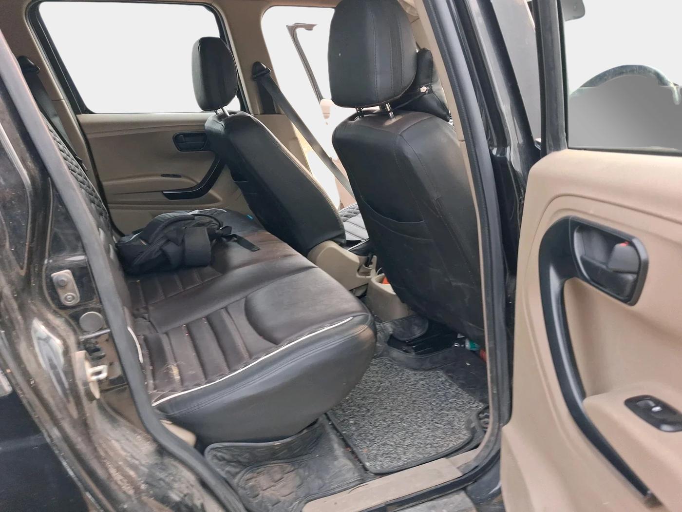 2023 Mahindra BOLERO NEO N 8, Diesel, Manual, 15,528 km, interior