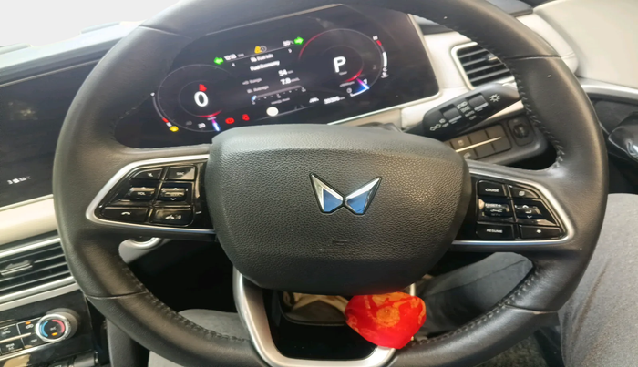 2023 Mahindra XUV700 AX 7 LUXURY P AT 7 STR, Petrol, Automatic, 39,396 km, interior