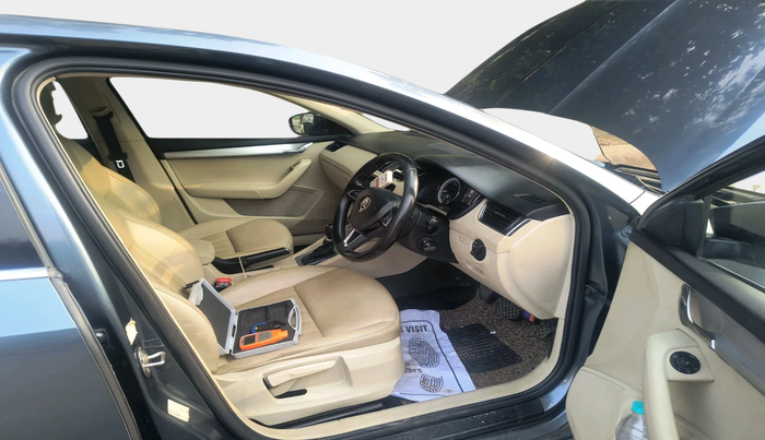 2018 Skoda Octavia STYLE PLUS AT 1.8 TSI, Petrol, Automatic, 1,18,128 km, interior