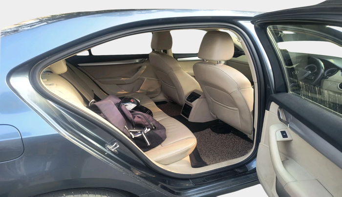 2018 Skoda Octavia STYLE PLUS AT 1.8 TSI, Petrol, Automatic, 1,18,128 km, interior