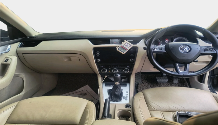 2018 Skoda Octavia STYLE PLUS AT 1.8 TSI, Petrol, Automatic, 1,18,128 km, interior