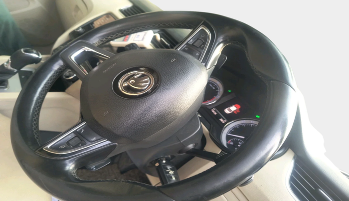 2018 Skoda Octavia STYLE PLUS AT 1.8 TSI, Petrol, Automatic, 1,18,128 km, interior