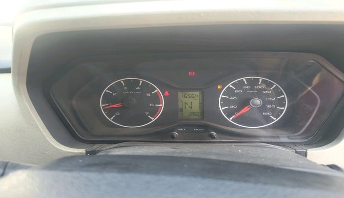 2017 Mahindra Scorpio S6 PLUS, Diesel, Manual, 80,442 km, interior