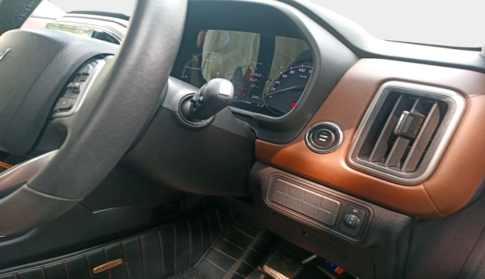 2024 Mahindra SCORPIO-N Z8 PETROL AT 7 STR, Petrol, Automatic, 13,734 km, interior