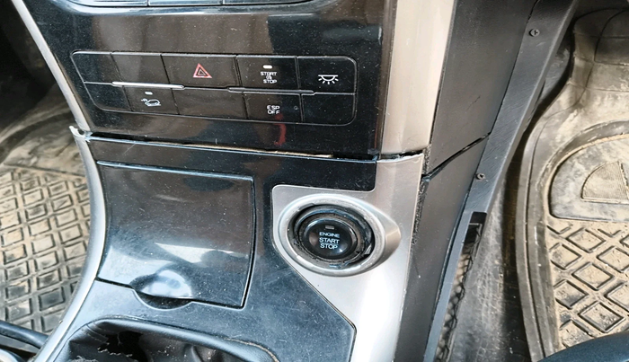 2021 Mahindra XUV500 W11, Diesel, Manual, 83,699 km, interior