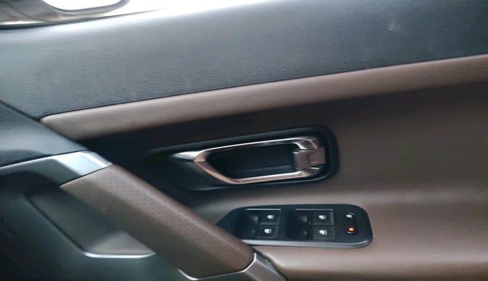 2019 Tata Harrier XZ 2.0L, Diesel, Manual, 1,64,259 km, interior