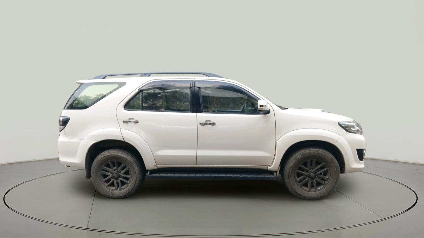 2016 Toyota Fortuner 3.0 4X2 MT, Diesel, Manual, 74,393 km, exterior