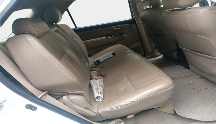 2016 Toyota Fortuner 3.0 4X2 MT, Diesel, Manual, 74,393 km, interior