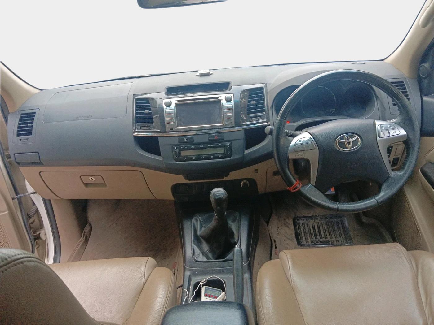 2016 Toyota Fortuner 3.0 4X2 MT, Diesel, Manual, 74,393 km, interior