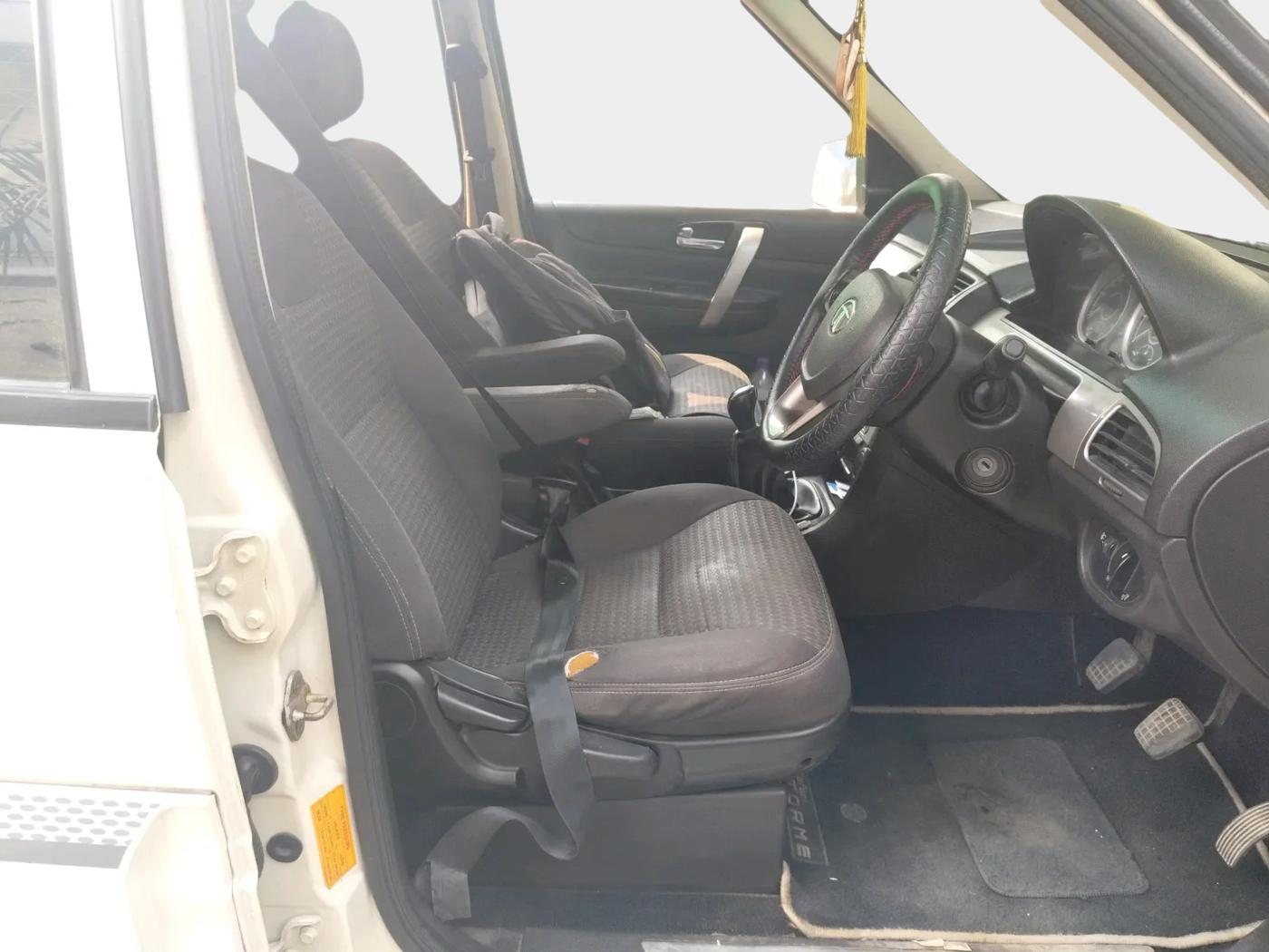 2018 Tata Safari Storme 2.2 EX 4X2, Diesel, Manual, 1,02,074 km, interior