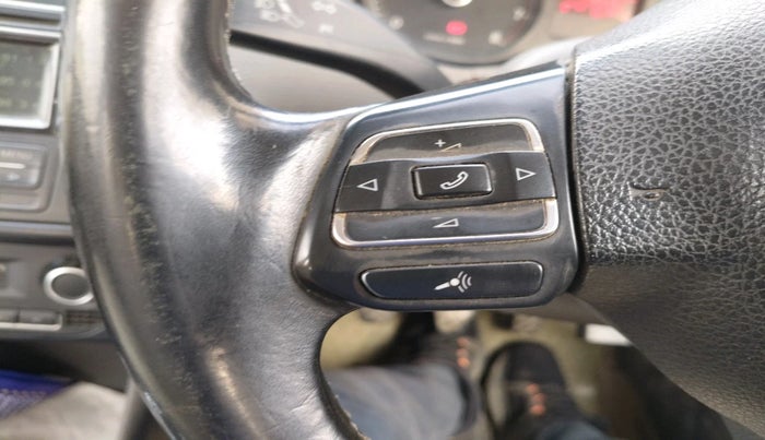 2013 Volkswagen Vento HIGHLINE 1.6 MPI, Petrol, Manual, 1,48,543 km, interior